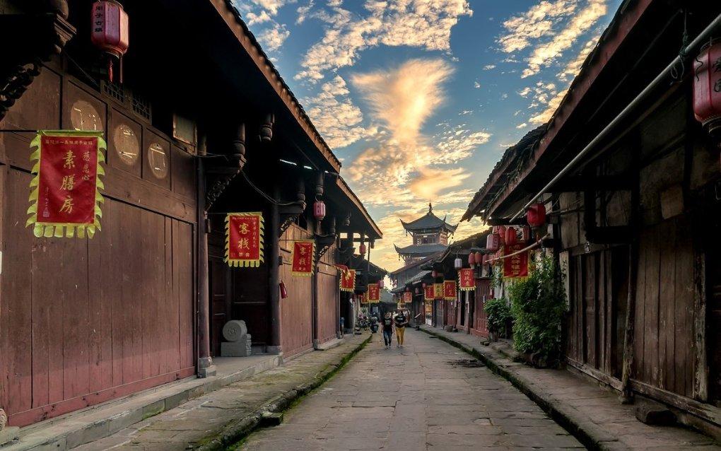 吉鹿力问答社区,快来发现更多买房的讲究有很多,电梯门正对入户门的房子为何不能买?的乐趣!