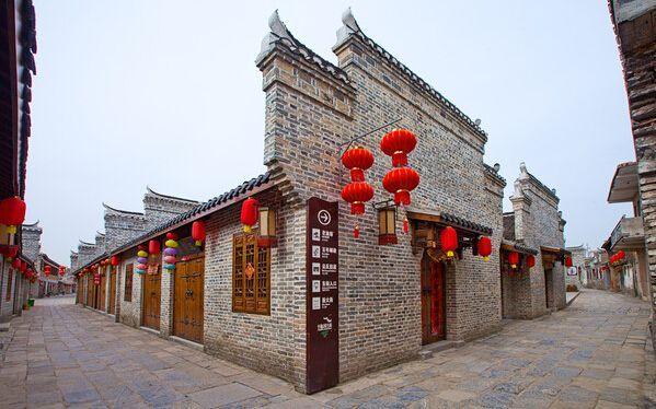 假如一个人工作经常出差，满世界跑，QQ是不是成天警告异地登入？游戏画面